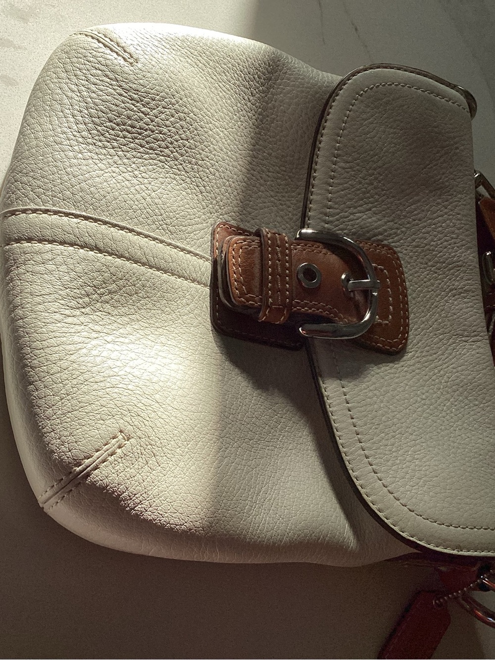 Coach Cream Leather Crossbody with Tan Buckle - Picture 3 of 8